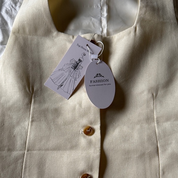 Chic Women's Linen Summer Set - Picture 2 of 6